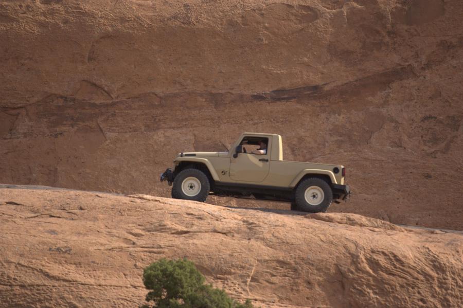  Jeep Wrangler JT Concept 2007 года  (фото 17 из 54)